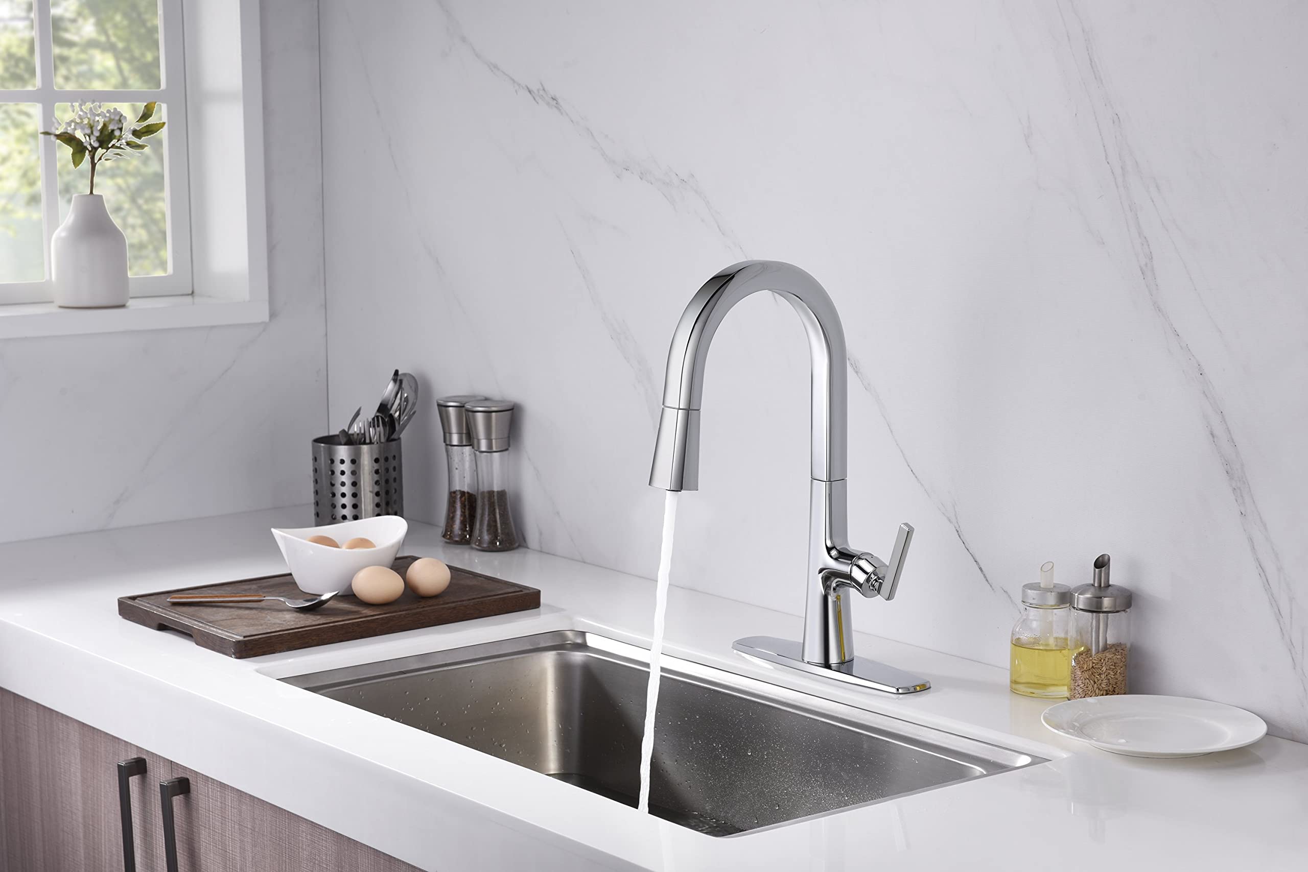 Ultra Faucets UF17000 Kitchen Faucets, Single-Handle Kitchen Faucet with Pull-Down Spray, Polished Chrome