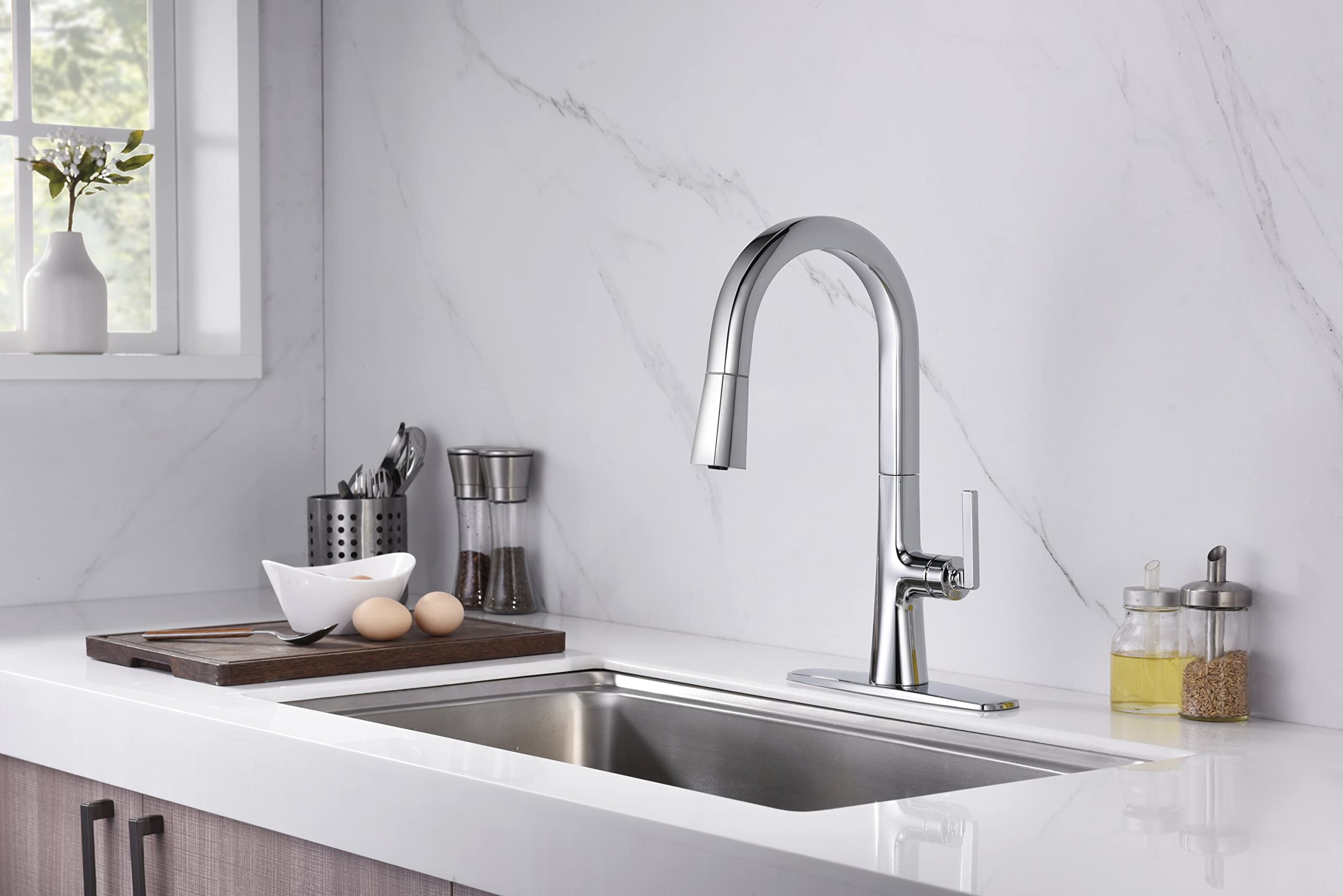 Ultra Faucets UF17000 Kitchen Faucets, Single-Handle Kitchen Faucet with Pull-Down Spray, Polished Chrome