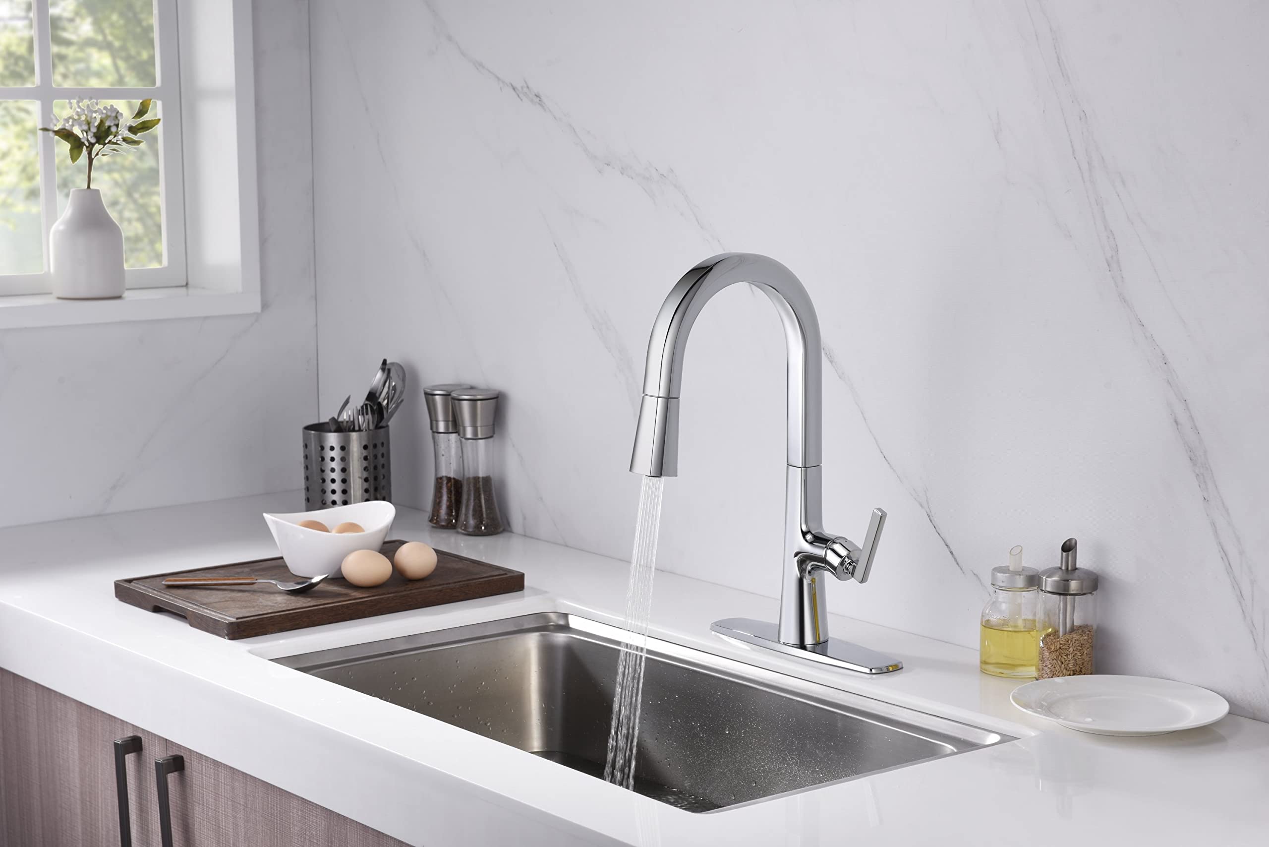 Ultra Faucets UF17000 Kitchen Faucets, Single-Handle Kitchen Faucet with Pull-Down Spray, Polished Chrome